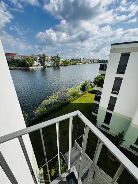 Einziehen & Wasserblick genießen – voll möbliert mit Balkon — photo 1